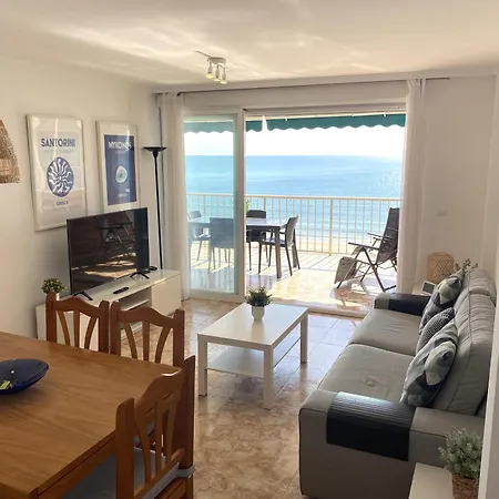 Beachfront And Renovated *